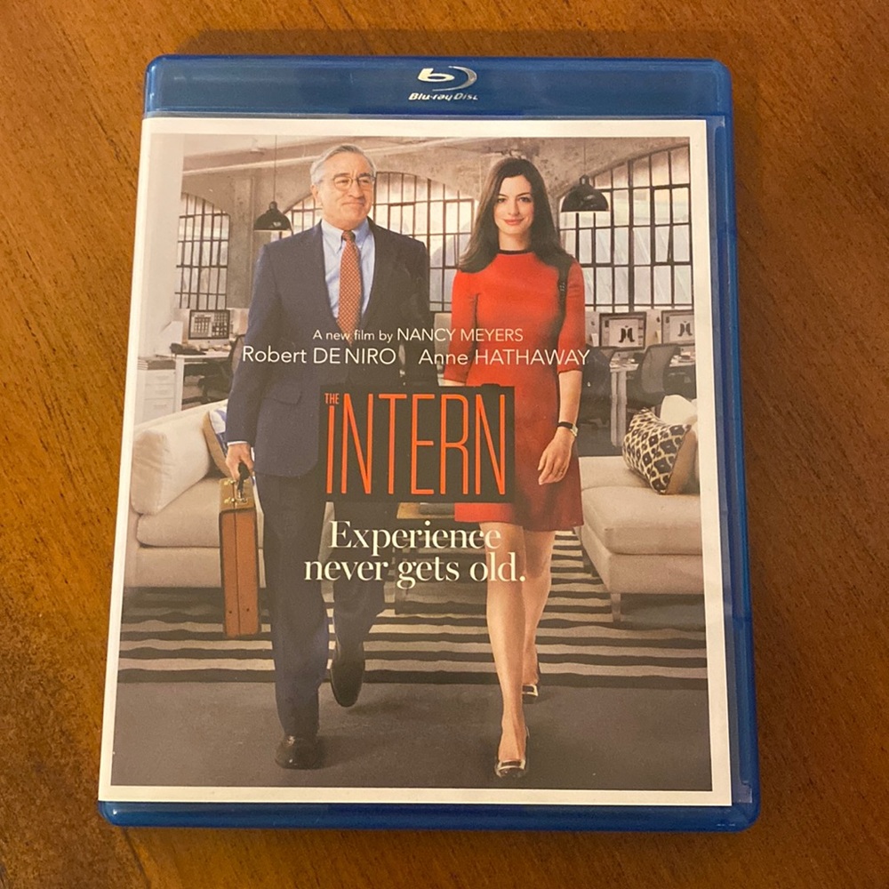 Gently used DVD & Blu-ray The Intern, Robert DeNiro & Anne Hathaway